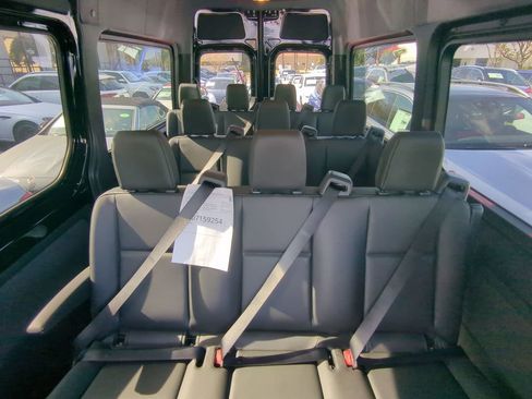 Used 2025 Mercedes-Benz Sprinter 2500 image 5