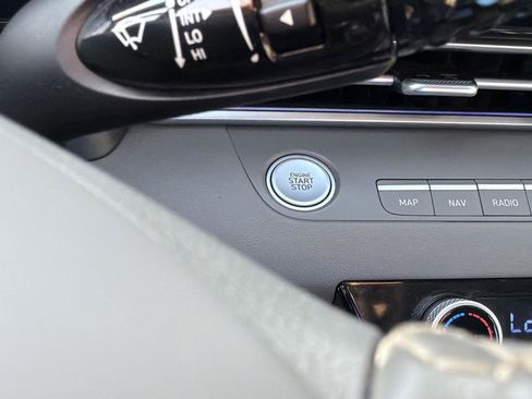 Used 2025 Hyundai Elantra SEL FWD image 15