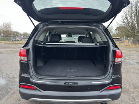 Used 2017 Kia Sorento EX image 9