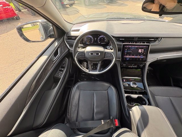 Used 2022 Jeep Grand Cherokee L Limited AWD/4WD image 23