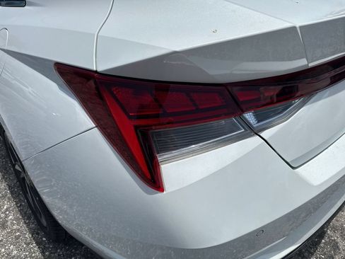 Used 2021 Hyundai Elantra Limited FWD image 13