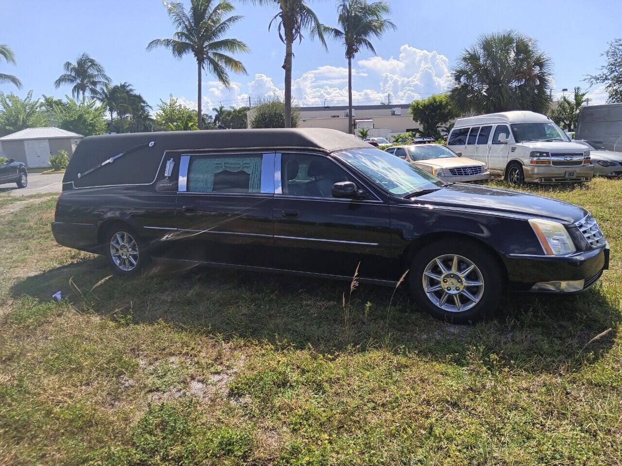 Used 2011 Cadillac DTS Limousine FWD image 4