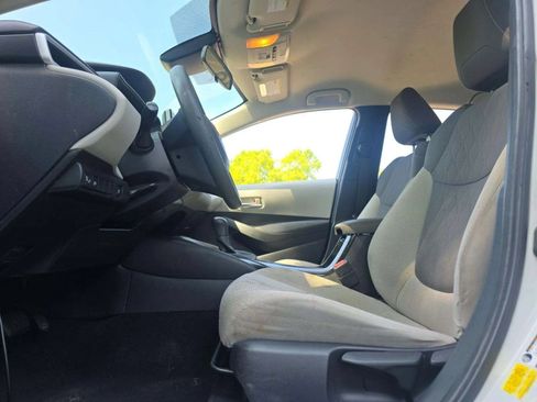 Used 2021 Toyota Corolla LE FWD image 5