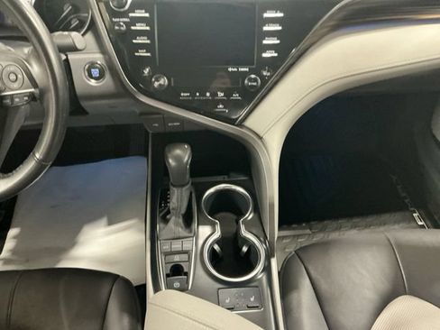 Used 2020 Toyota Camry XLE FWD image 12