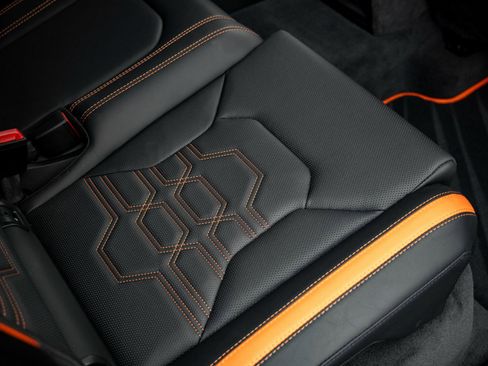 Used 2025 Lamborghini Urus SE image 39