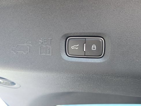 New 2026 Lincoln Navigator Premiere AWD/4WD image 10