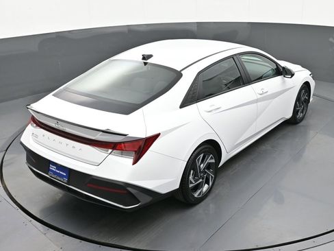 Certified 2025 Hyundai Elantra Sport image 28
