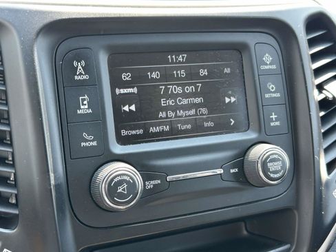 Used 2017 Jeep Cherokee Sport FWD image 15