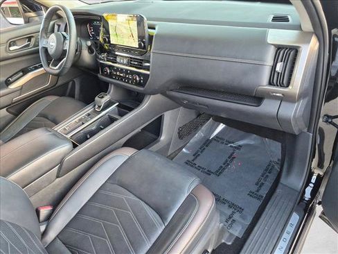 Used 2024 Nissan Pathfinder Platinum FWD image 22