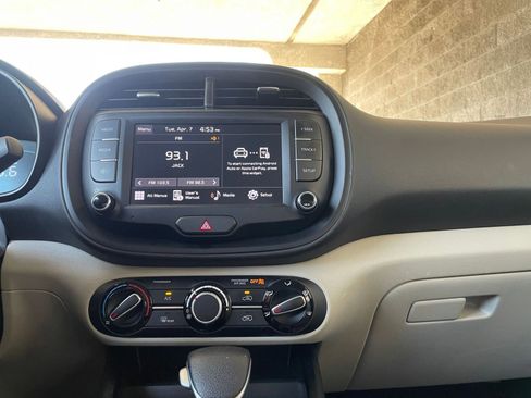 Used 2025 Kia Soul LX w/ LX Technology Package image 17