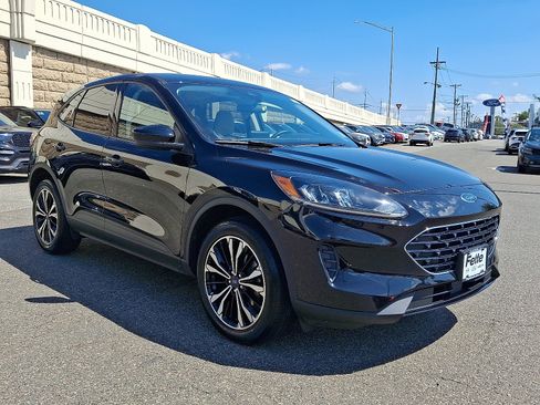 Certified 2022 Ford Escape SE w/ SE Sport Appearance Package image 3