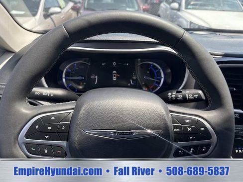 Used 2023 Chrysler Pacifica Touring-L FWD image 29