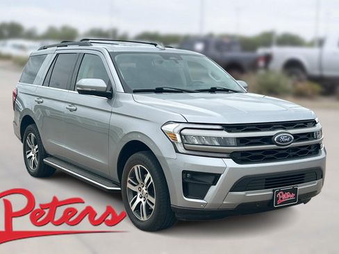 Used 2023 Ford Expedition XLT RWD image 1
