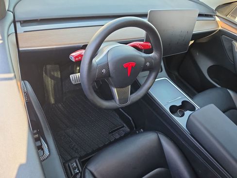 Used 2022 Tesla Model Y Performance image 11