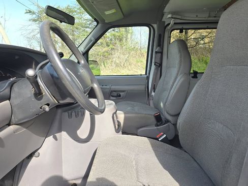 Used 2002 Ford E-150 and Econoline 150 image 13