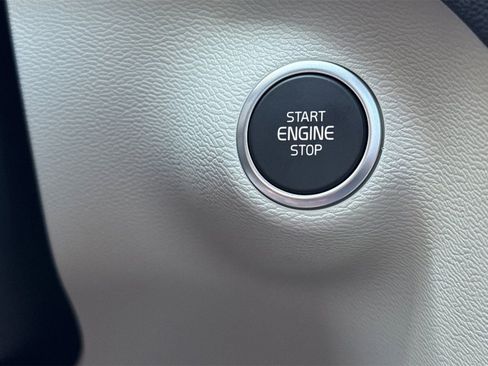 New 2026 Volvo XC40 B5 Plus w/ Protection Package Premier image 22