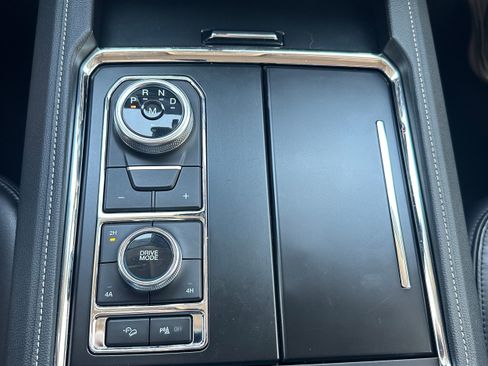 Used 2024 Ford Expedition XLT AWD/4WD image 21