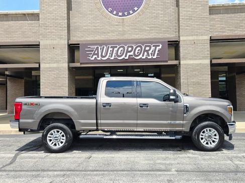 Used 2015 Ford F250 XL w/ Power Equipment Group AWD/4WD image 3