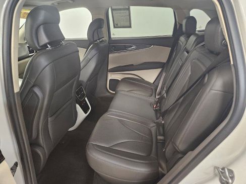 Used 2019 Lincoln Nautilus Reserve image 10