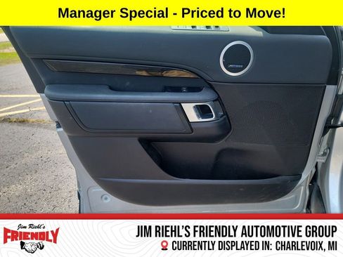 Used 2018 Land Rover Discovery SE image 10