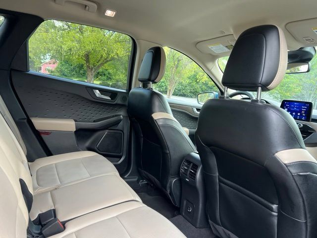 Used 2020 Ford Escape Titanium AWD/4WD image 17