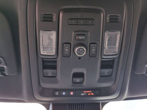 Used 2023 GMC Yukon XL SLT w/ SLT Premium Package RWD image 19