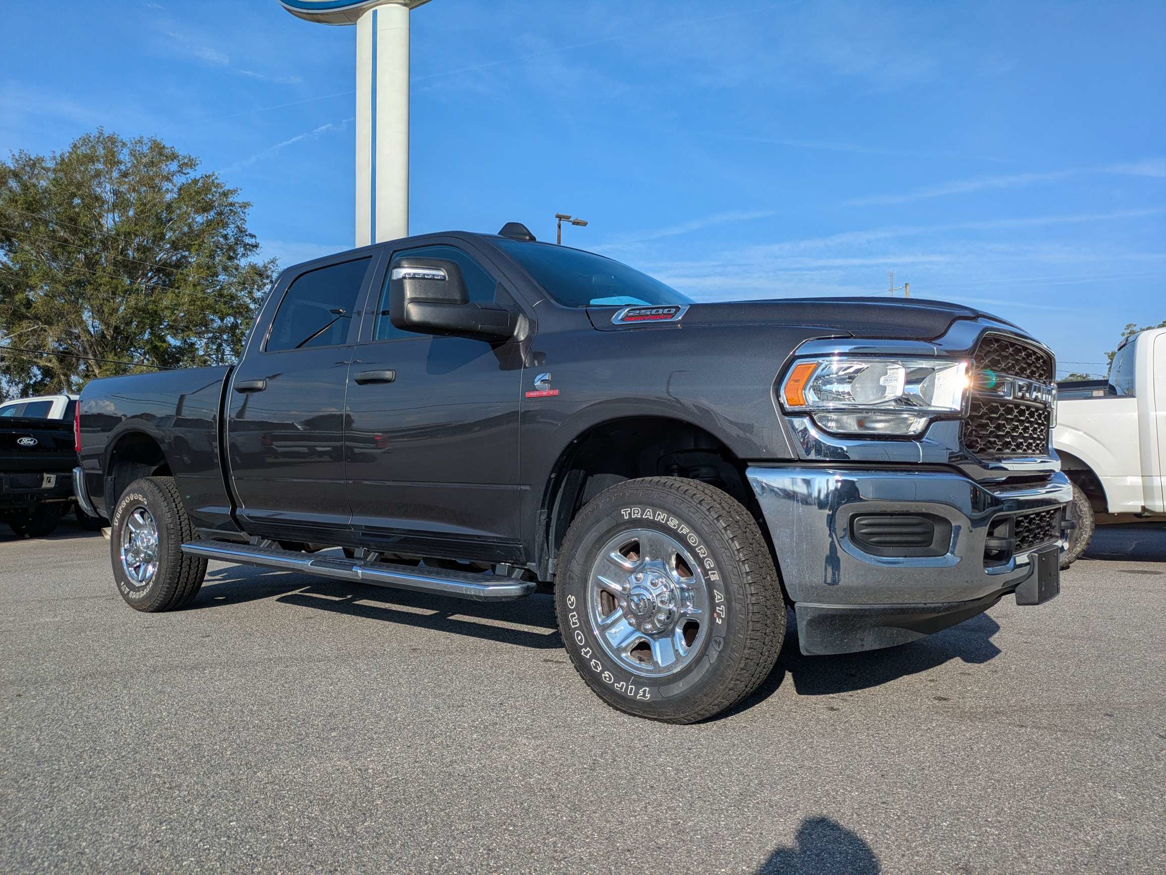 Used 2024 RAM 2500 Tradesman w/ Chrome Appearance Group AWD/4WD image 2