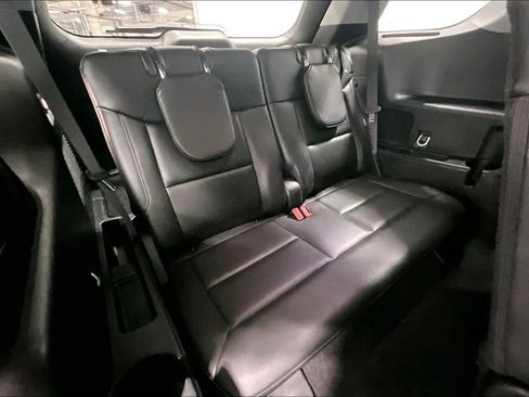 Used 2024 Ford Explorer XLT w/ Equipment Group 202A AWD/4WD image 29