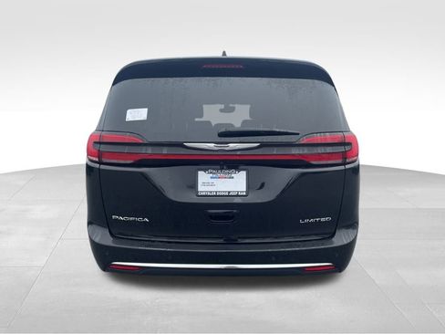 New 2026 Chrysler Pacifica Limited image 6