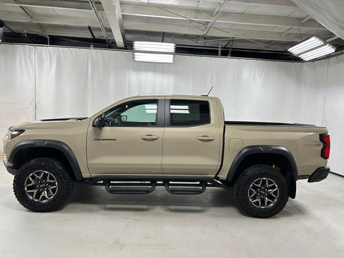 Used 2024 Chevrolet Colorado ZR2 w/ Technology Package AWD/4WD image 8
