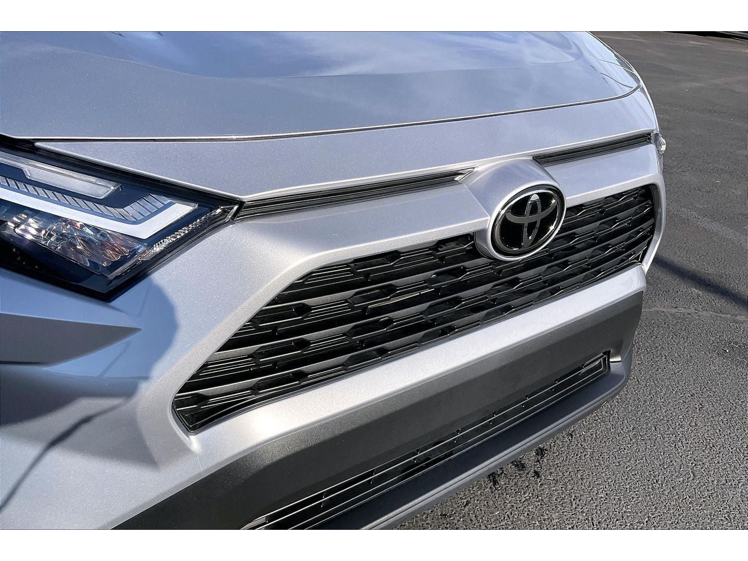 Used 2024 Toyota RAV4 LE AWD/4WD image 31