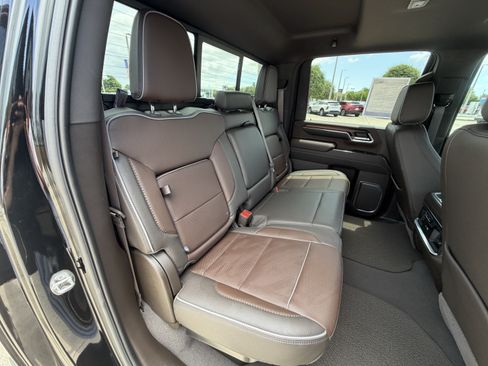 Used 2024 GMC Sierra 3500 Denali AWD/4WD image 17