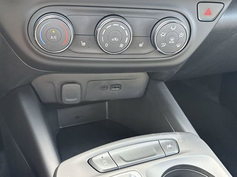 New 2026 Chevrolet Trax RS w/ Sunroof Package image 18