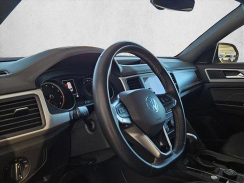 Used 2021 Volkswagen Atlas Cross Sport SE w/ Panoramic Sunroof Package image 9