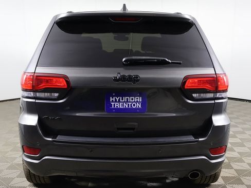 Used 2018 Jeep Grand Cherokee Altitude image 11