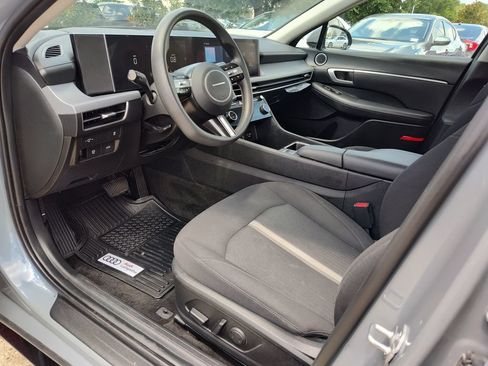 Used 2025 Hyundai Sonata SEL FWD image 2