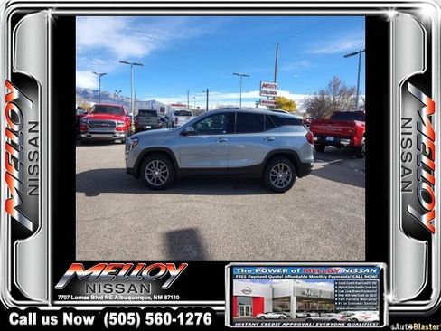 Used 2024 GMC Terrain SLT image 2