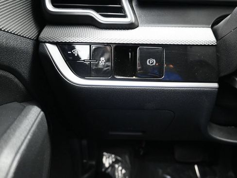 Used 2025 Kia Sportage LX FWD image 17