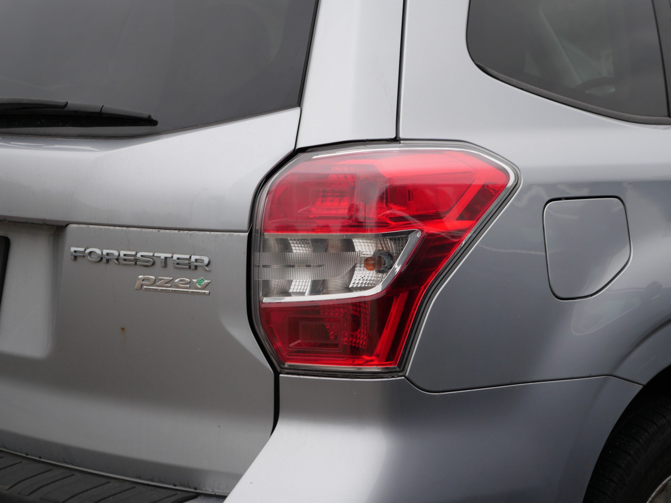 Used 2014 Subaru Forester 2.5i Premium w/ All-Weather Package AWD/4WD image 8
