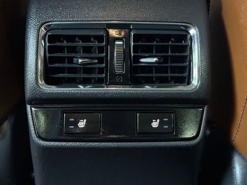 Used 2017 Subaru Outback 3.6R Touring image 18