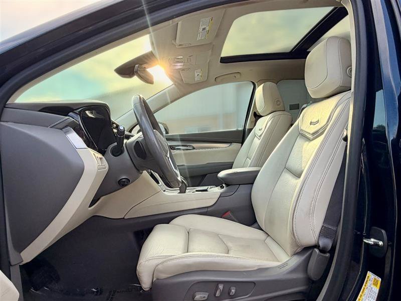 Used 2017 Cadillac XT5 Luxury w/ Driver Awareness Package FWD image 9