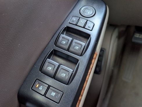 Used 2019 Chevrolet Suburban Premier AWD/4WD image 32