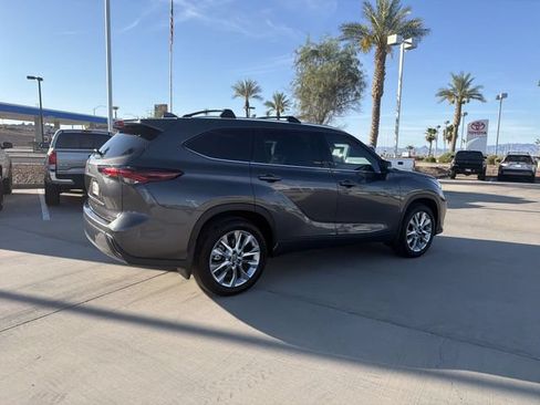 Certified 2025 Toyota Highlander Limited FWD image 4