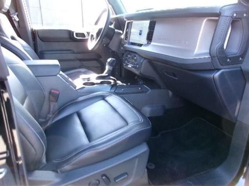 Certified 2025 Ford Bronco Outer Banks AWD/4WD image 4