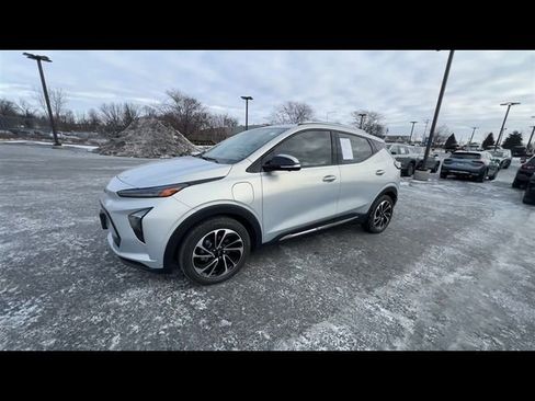 Used 2022 Chevrolet Bolt EUV Premier w/ Sun & Sound Package image 4