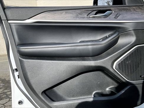 Certified 2022 Jeep Grand Cherokee L Limited image 28