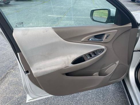 Used 2017 Chevrolet Malibu LT w/ LPO, Convenience Package 2 image 10