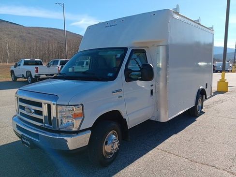 Used 2017 Ford E-350 and Econoline 350 Super Duty image 3