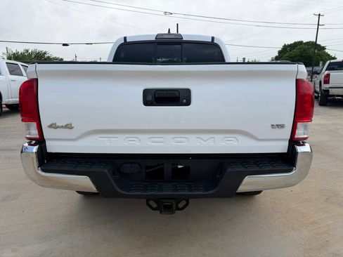 Used 2016 Toyota Tacoma SR5 w/ Towing Package image 4