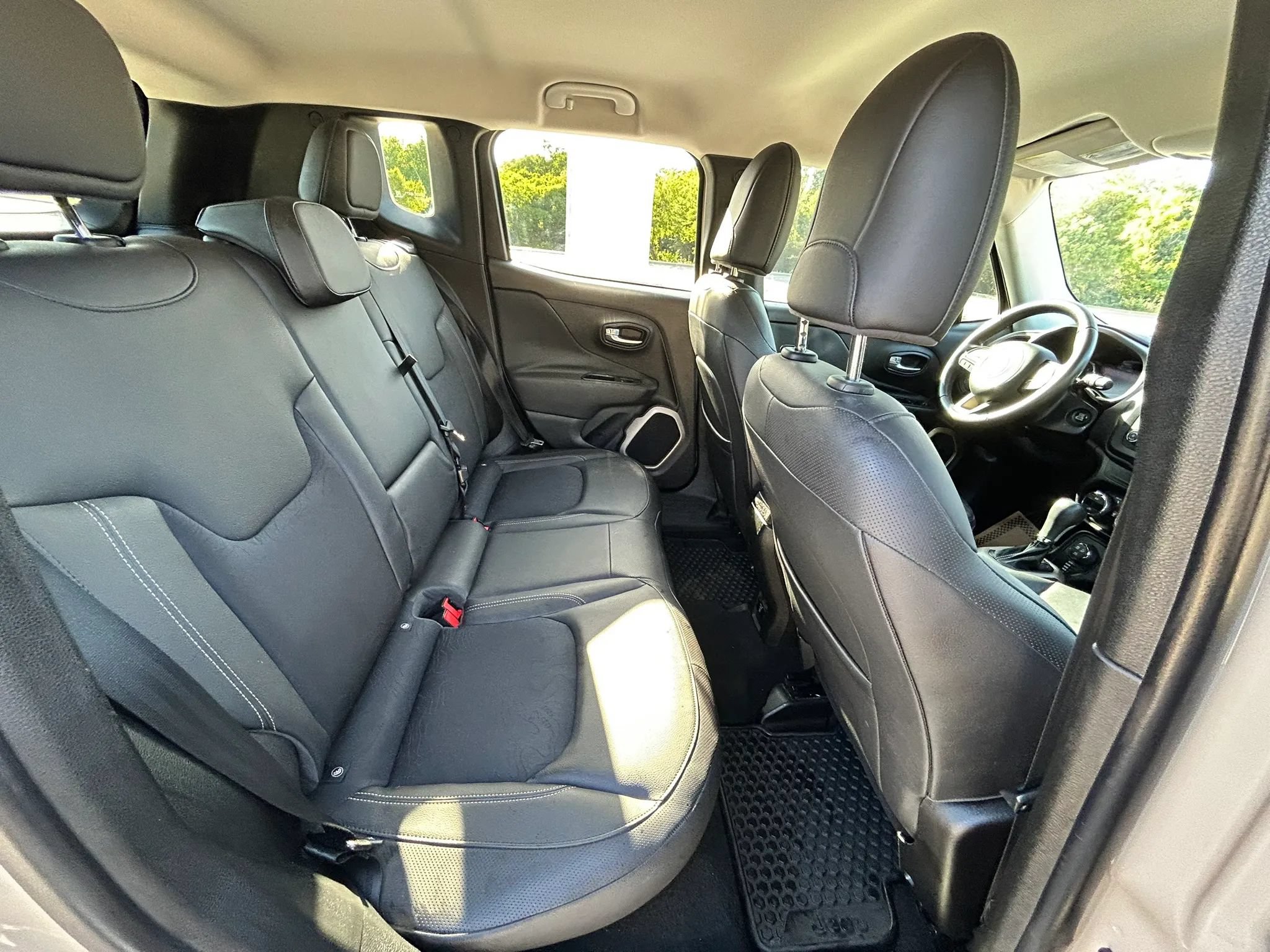 Used 2017 Jeep Renegade Trailhawk AWD/4WD image 15